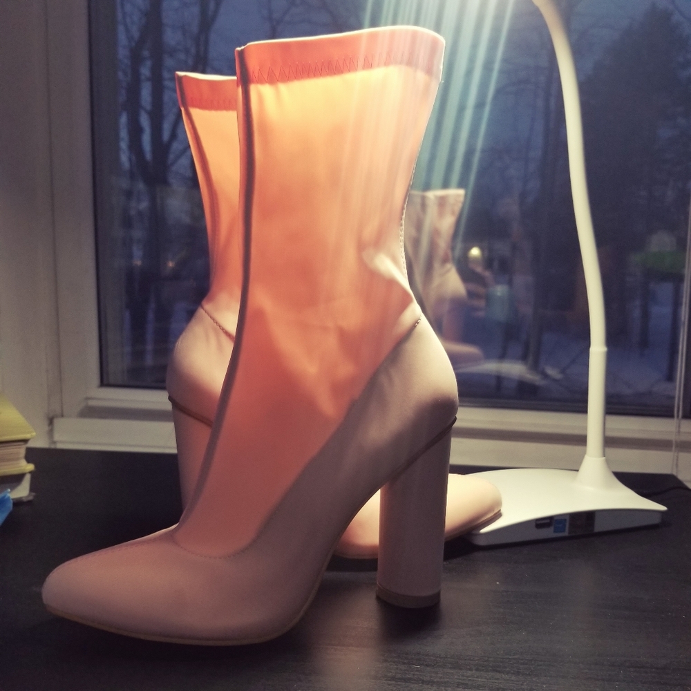 Light nude pink sexy SIMMI LONDON heels